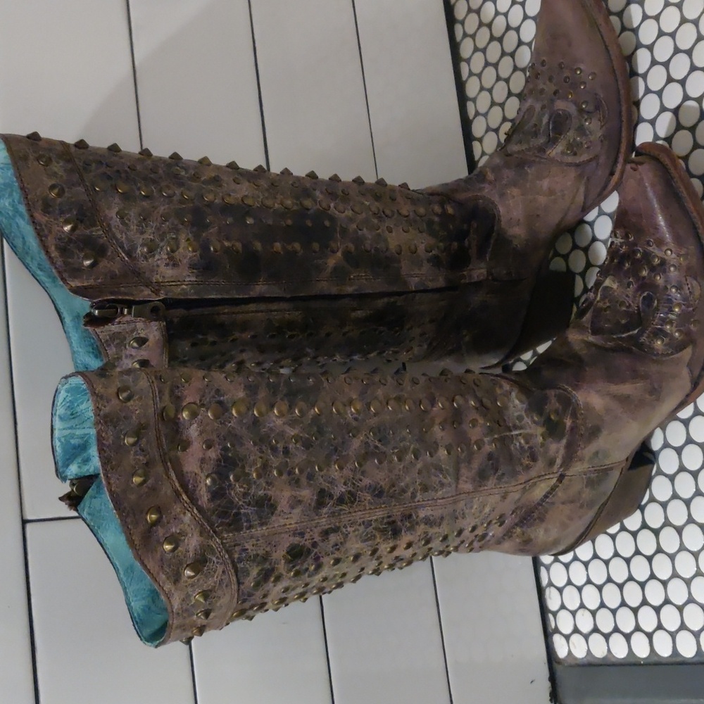 10M (Sheplers) Corall "Vintage" Studded Side Zip Boots C2817